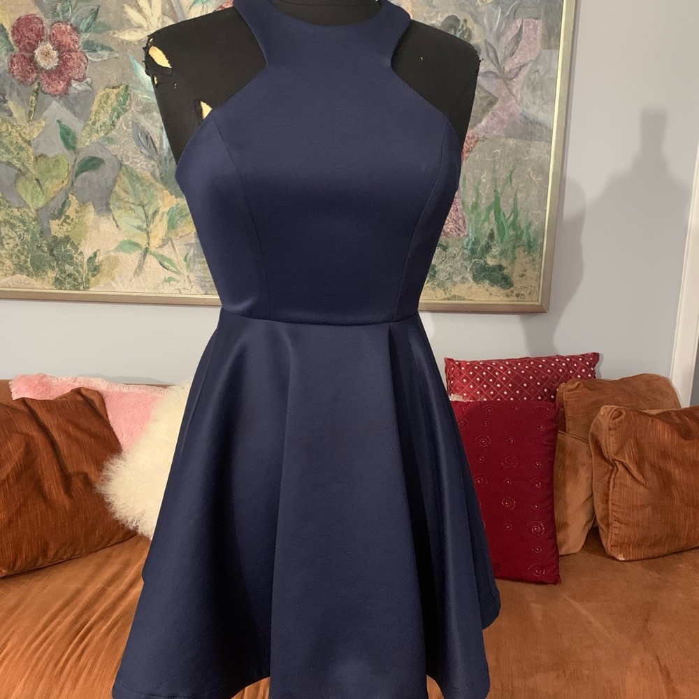 Beautiful Dress - Great Style - Very Nice Fabric